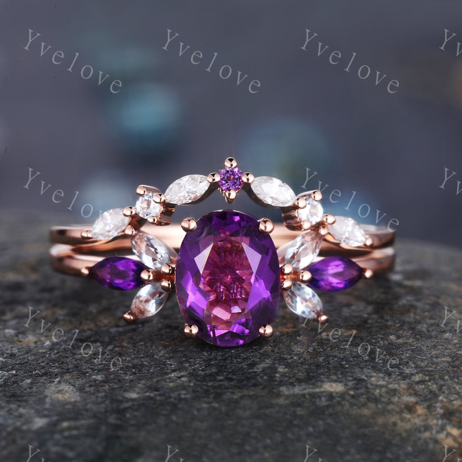 Oval Geschliffener Lila Amethyst Ring Set, Moissanit Hochzeit 2 Ringe Set, Brautringe Mit Geschwungenem Ehering, Farbe Verlobungsring von yvelove