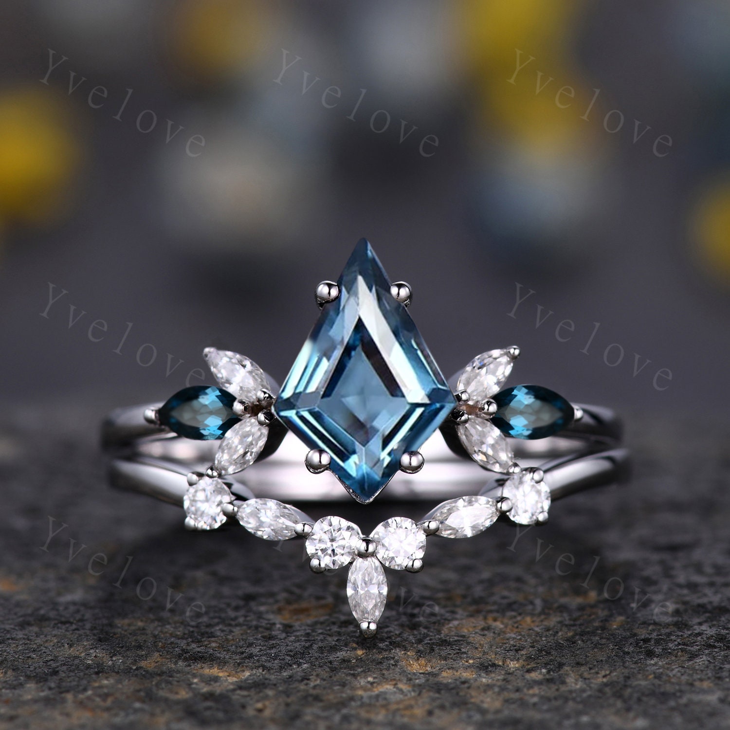 Vintage Kite Cut London Blauer Topas Verlobungsring Set, Einzigartige Brautring Marquise Passende Band, Weißgold Frauen Jubiläum Ring von yvelove