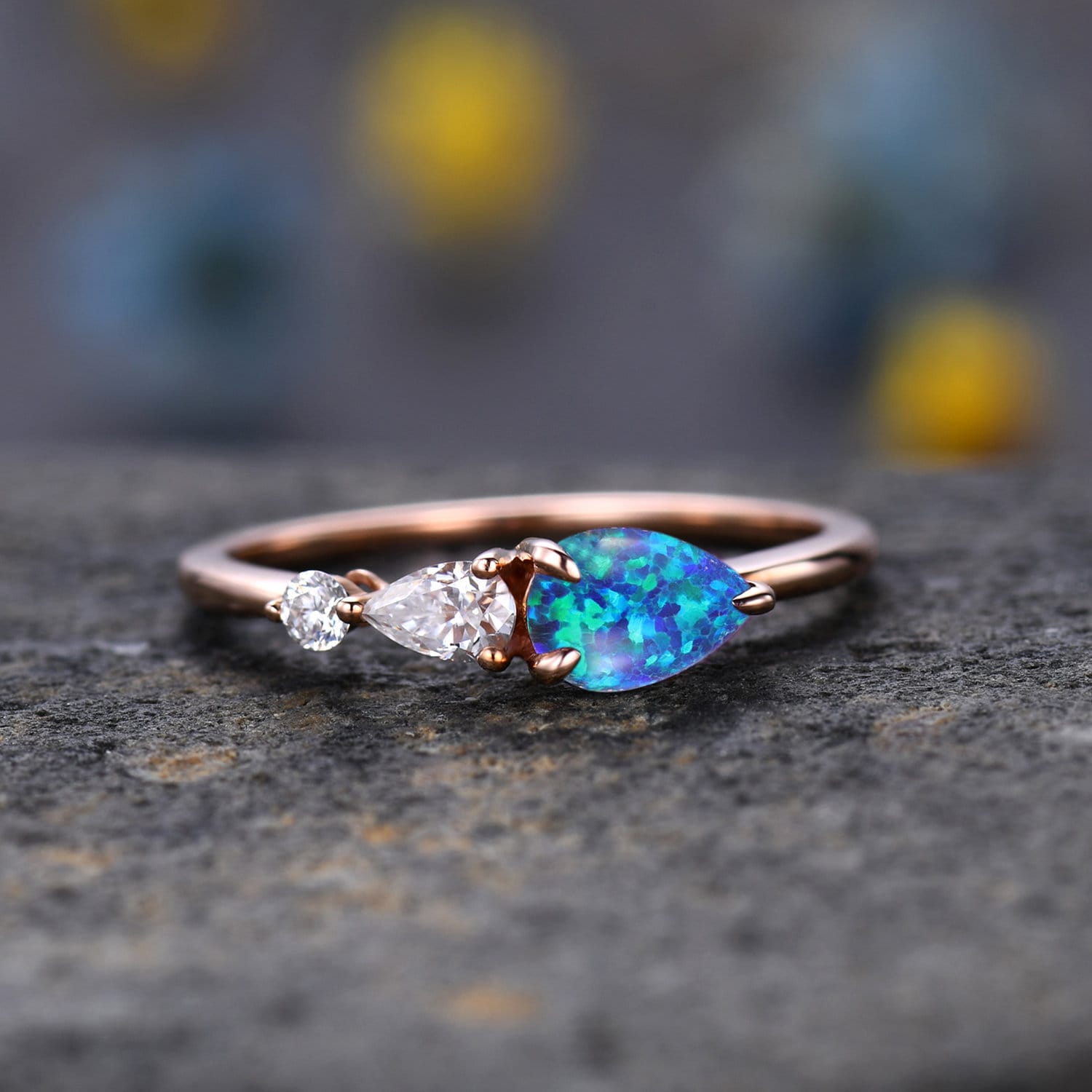 Vintage Schwarzer Opal Ring Verlobungsring, Birne Schliff Edelsteine, Art Deco Moissanite Ehering, 3 Stein Einzigartige Frauen Braut Versprechen von yvelove