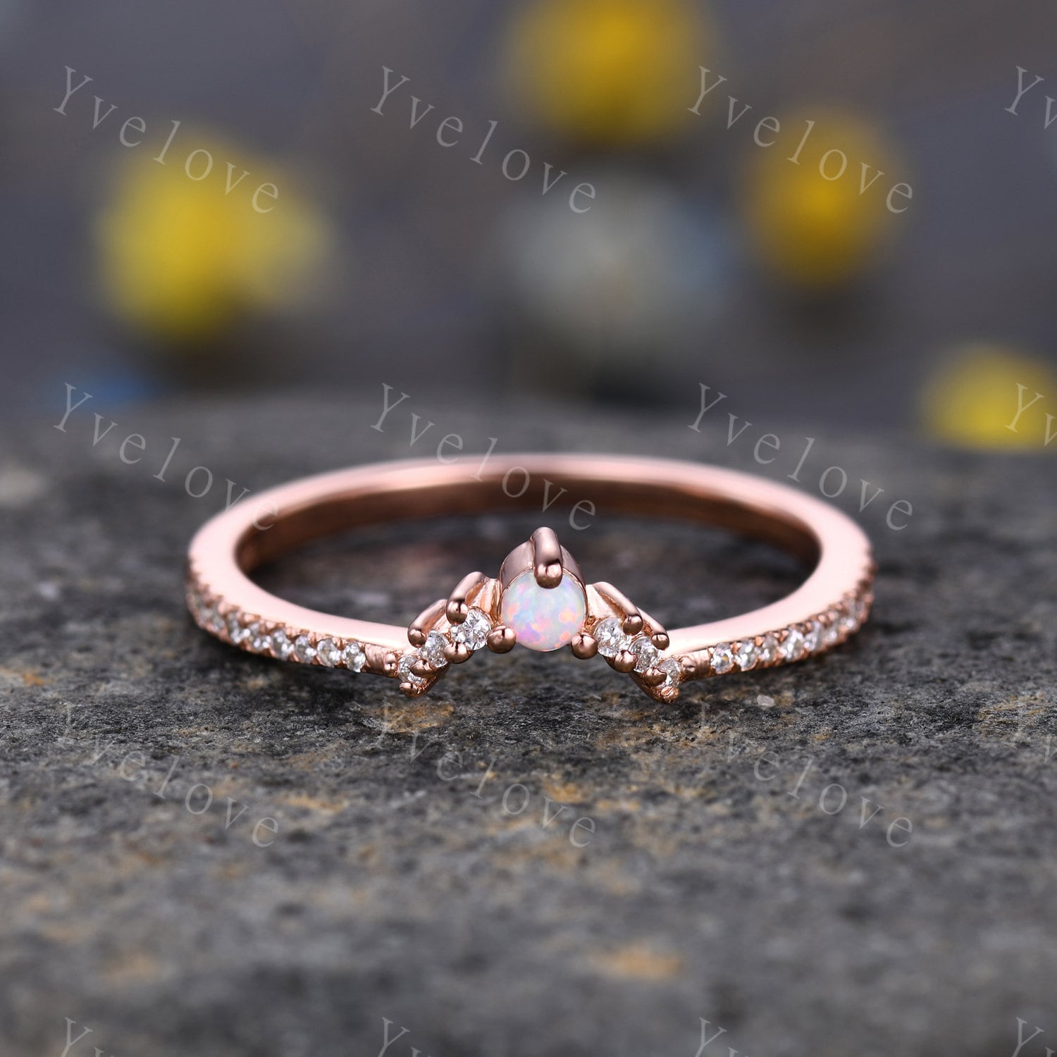 Weißes Opal Stapelband, Ehering, Gewölbte Passende Band, Zierliche Ring, Weißer Und Diamant 14K Rose Gold Ring Set von yvelove