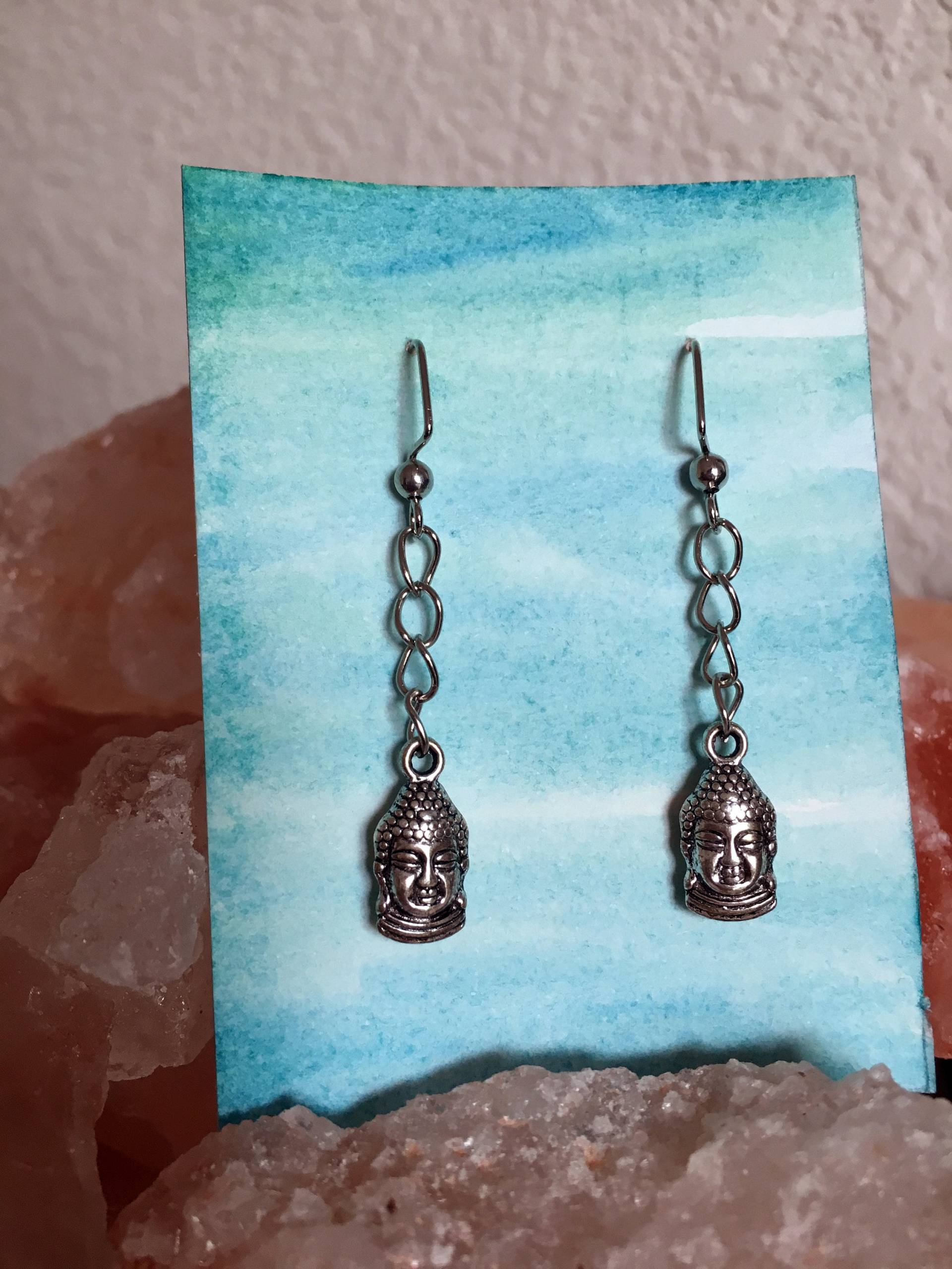 Baumelnde Kette Buddha Ohrringe, Einzigartige Statement, Tropfen Ohrringe in Silber, Handarbeit Baumelnde Kette Buddha Ohrringe, Einzigartige Statement, Tropfen Ohrringe in Silber, Handarbeit von zamicharms