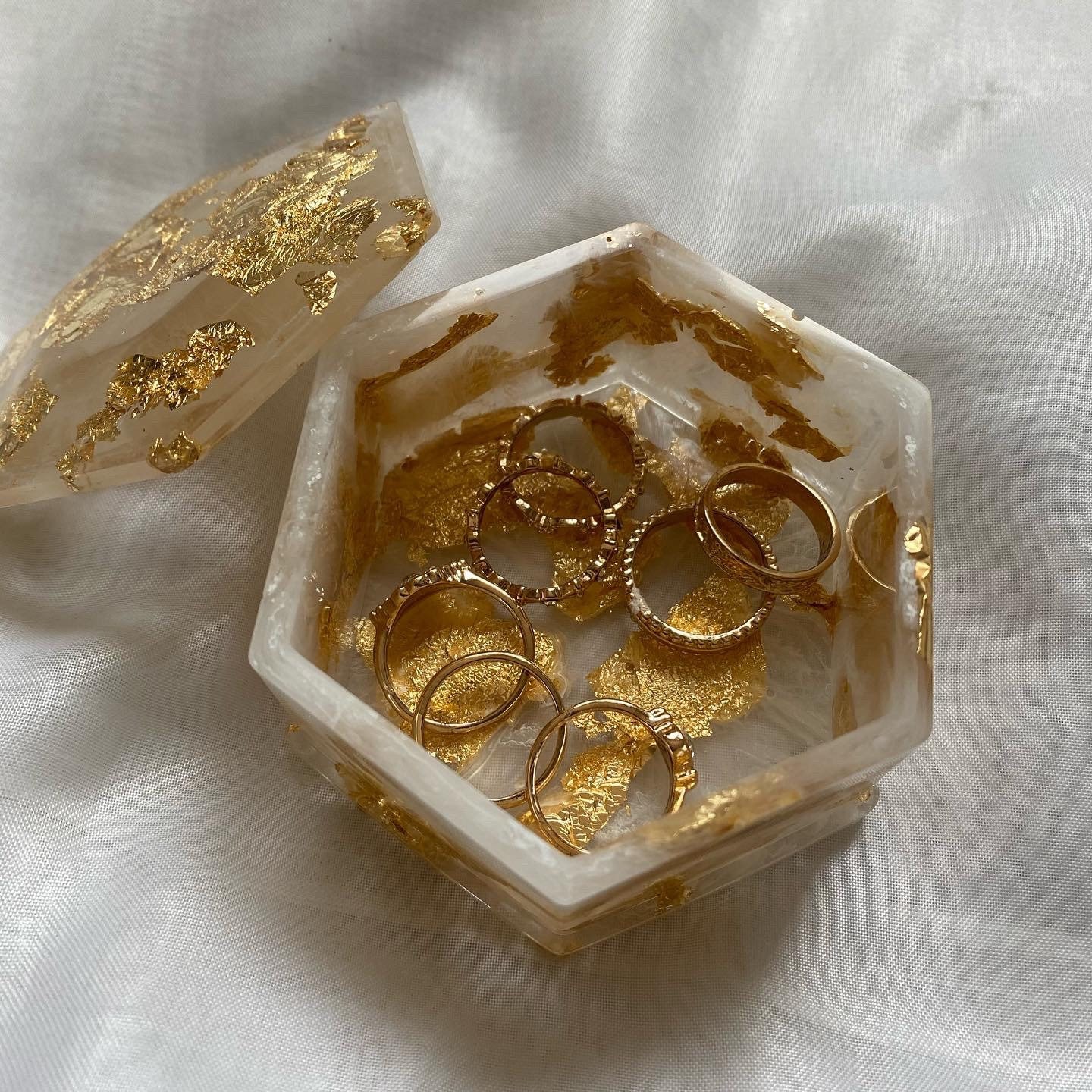 Schmuckdose Mit Goldflocken | Schmuckaufbewahrung Resin Epoxidharz Dose Silberflocken Schmuck Geschenkidee Dekoration Schmuckdose Mit Goldflocken | Schmuckaufbewahrung Resin Epoxidharz Dose Silberflocken Schmuck Geschenkidee Dekoration von zaoreet