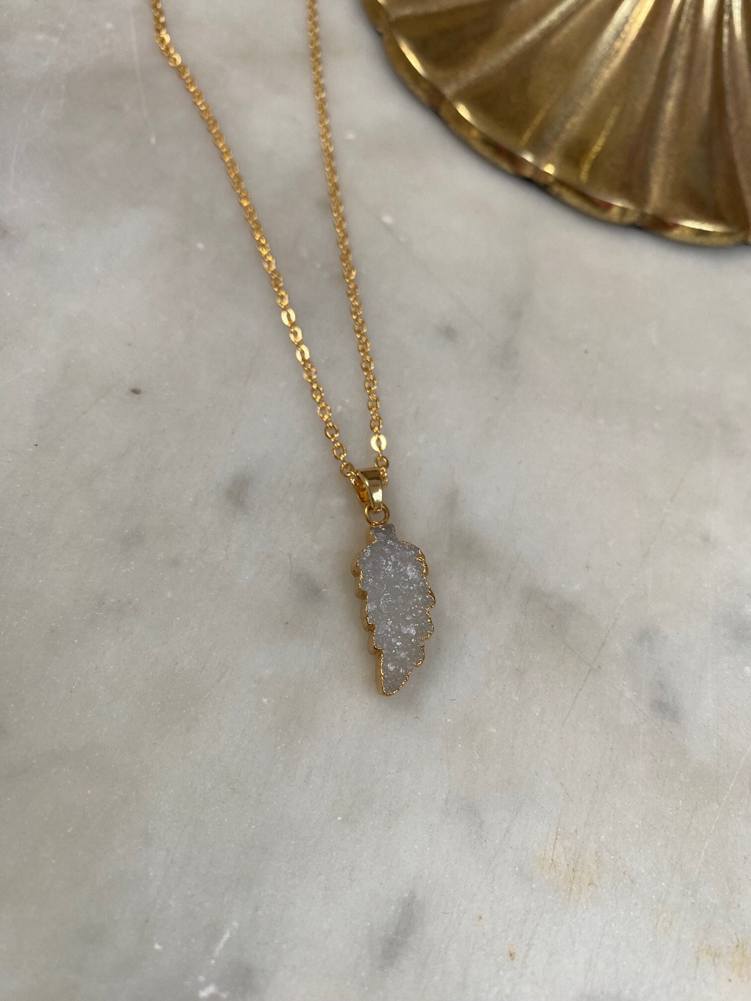 Engelsflügel Druzy Quarz Halskette Engelsflügel Druzy Quarz Halskette von zarataylor