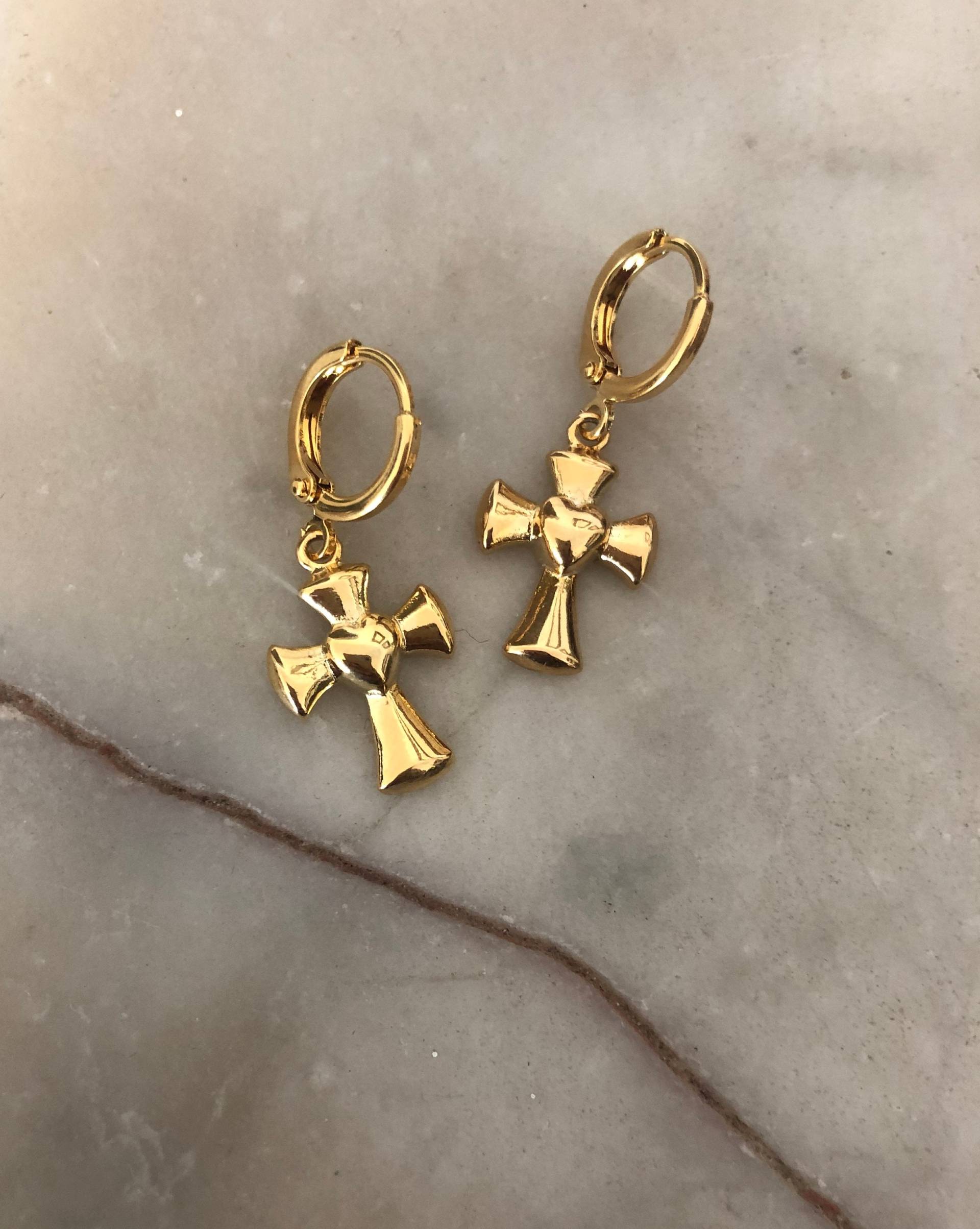 Glaube Und Liebe Ohrringe - Goldkreuz Mit Herz An Creolen Christlicher Schmuck Für Frauen von zarataylor