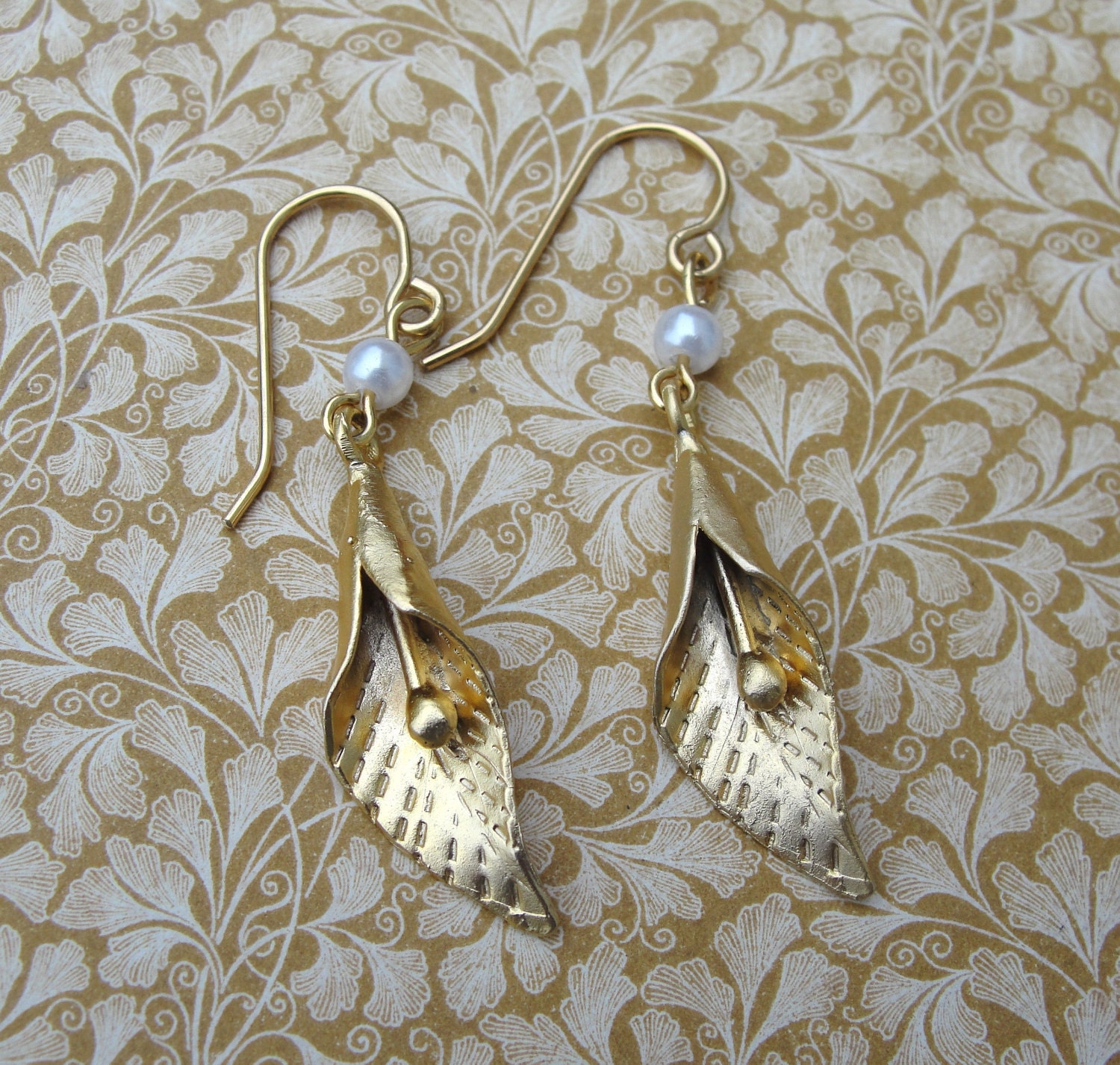 Gold Blume & Perlen Ohrringe Gold Blume & Perlen Ohrringe von zarataylor