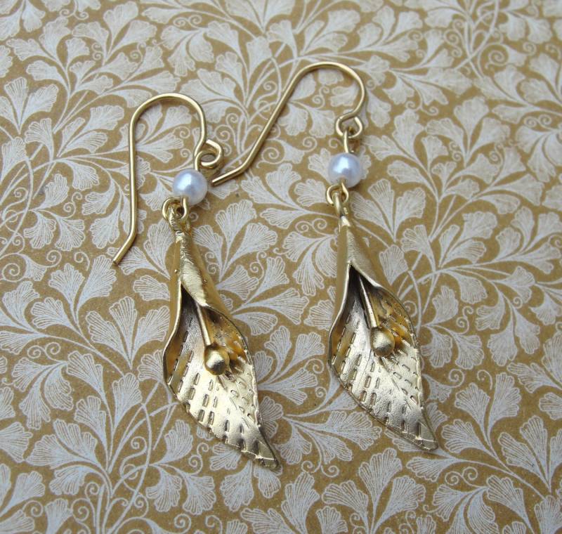 Gold Blume & Perlen Ohrringe Gold Blume & Perlen Ohrringe von zarataylor