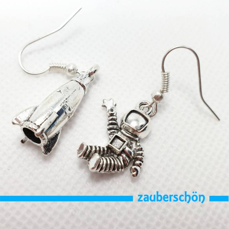 Kleiner Astronaut Mit Rakete Als Ohrringe von zauberschoeneWelt