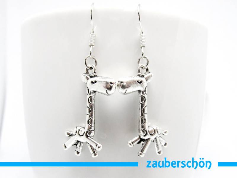Witzige Silberfarbene Giraffen Ohrringe von zauberschoeneWelt