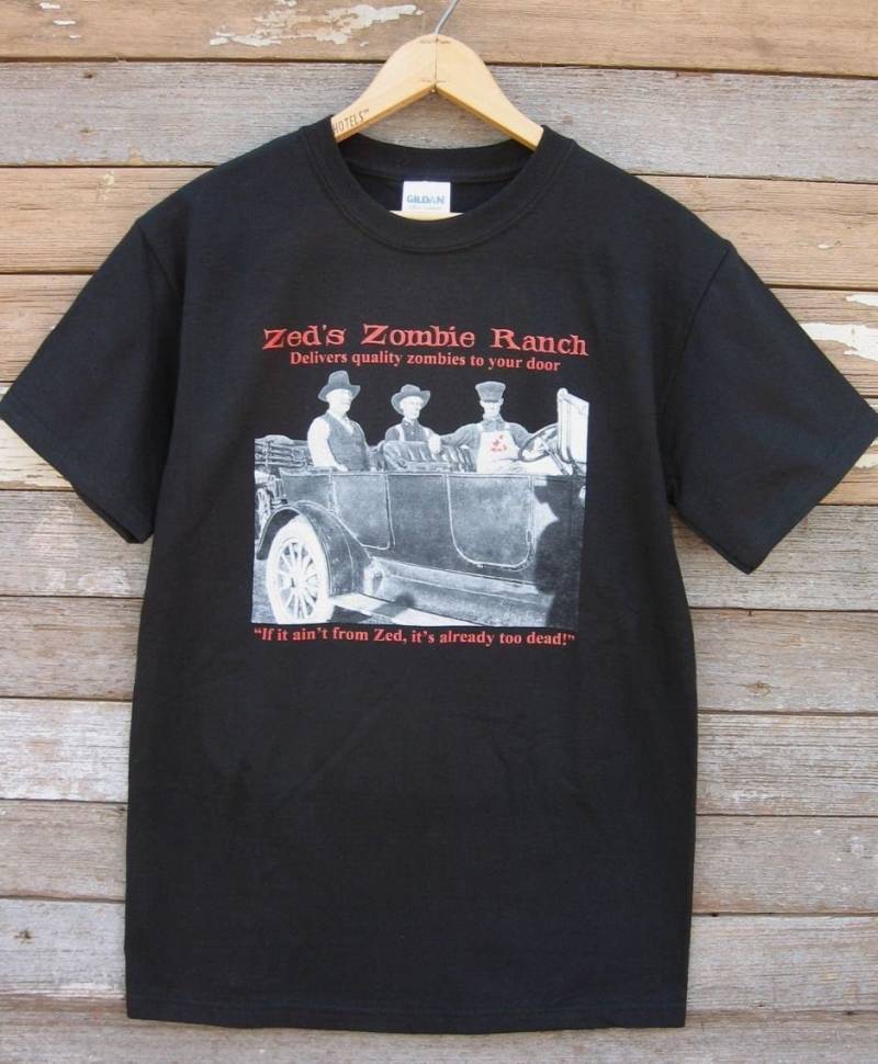 Zombie-Shirt - Zed Zombie Ranch Lieferservice T-Shirt Kostenloser Versand in Den Usa Zombie-Shirt - Zed Zombie Ranch Lieferservice T-Shirt Kostenloser Versand in Den Usa von zedszombieranch