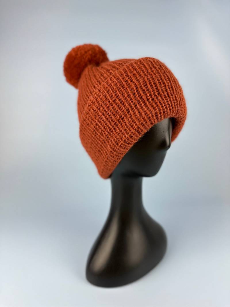 Vegan Friendly Beanie/Wintermütze Mit Pom-Pom Gestrickt Doppellagig Braun von zeepieandco