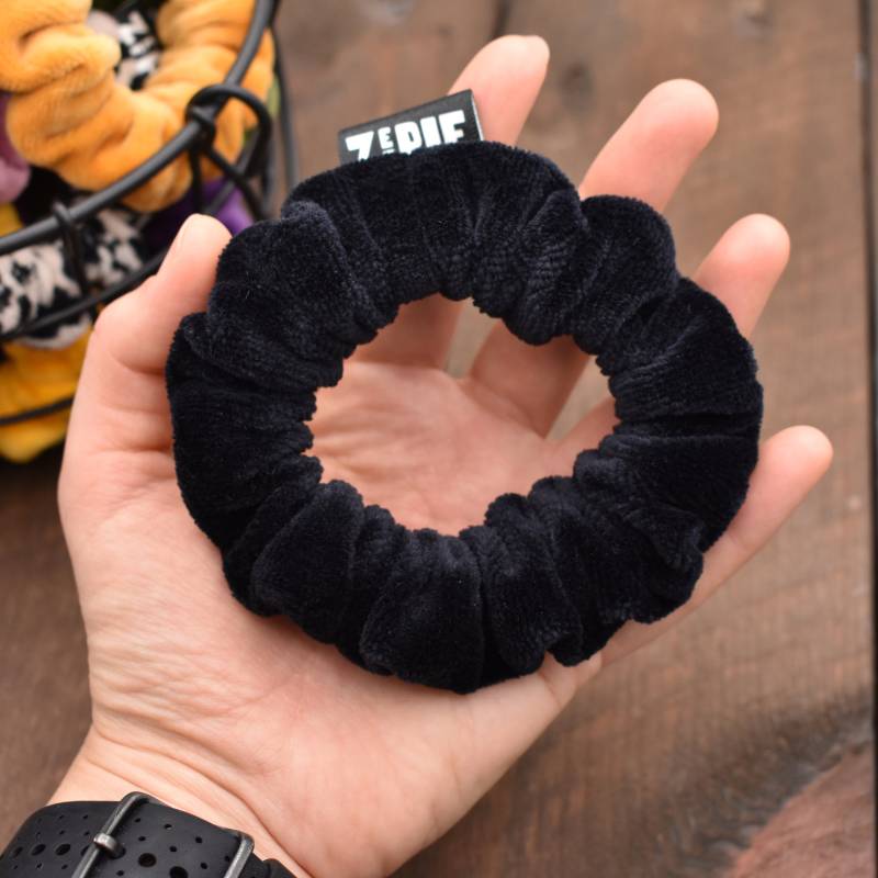 Zeepie Scrunchie/Samt Haargummi Schwarz Classic Größe von zeepieandco
