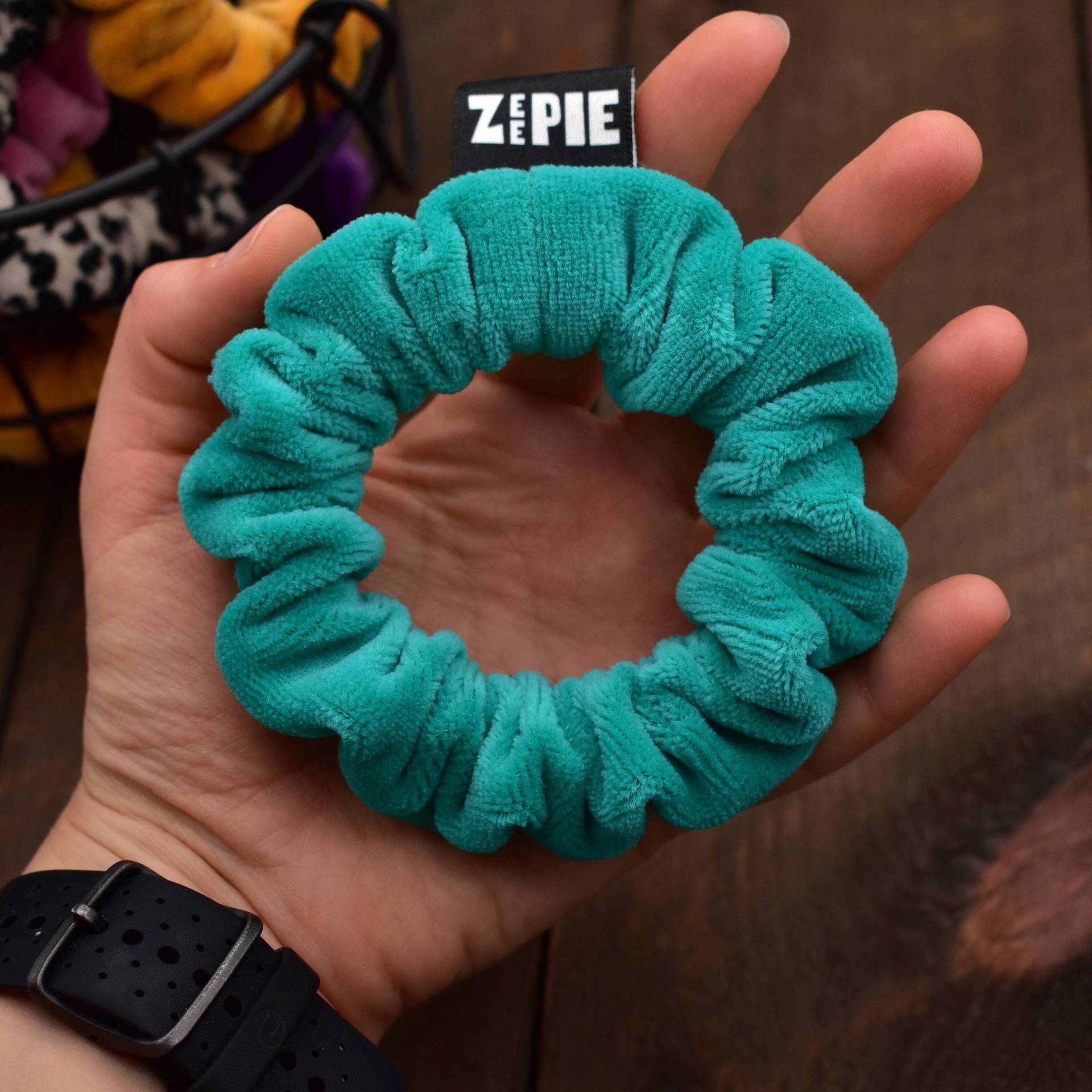 Zeepie Scrunchie/Samt Haargummi Türkis Skinny Größe von zeepieandco