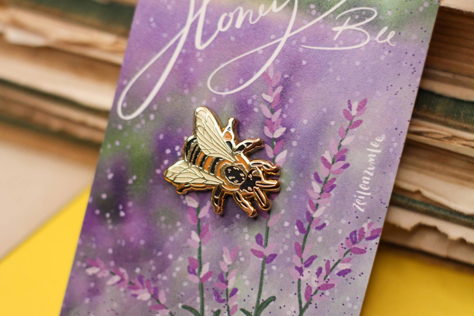 Emaille Pin - Biene Honigbiene Special Edition Filler von zeilenzumtee