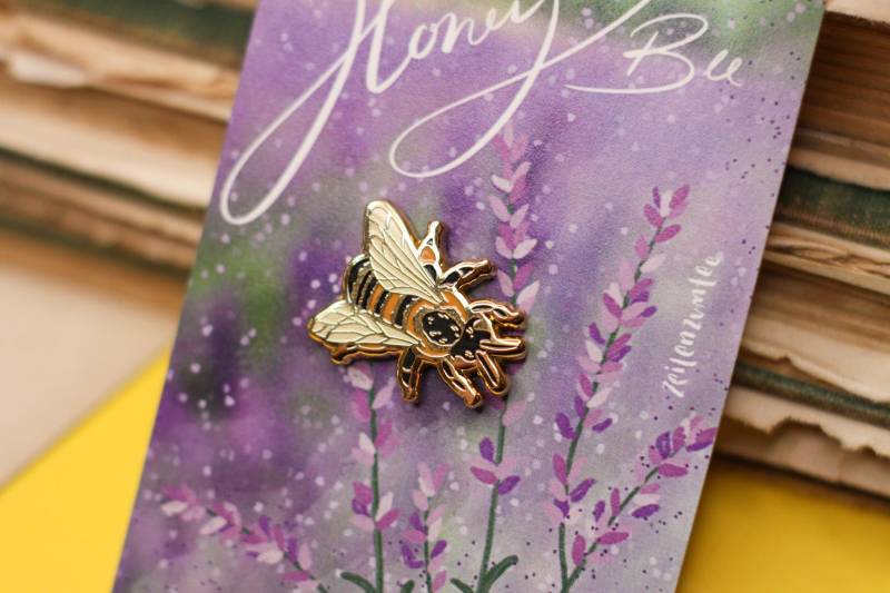 Emaille Pin - Biene Honigbiene Special Edition Filler von zeilenzumtee