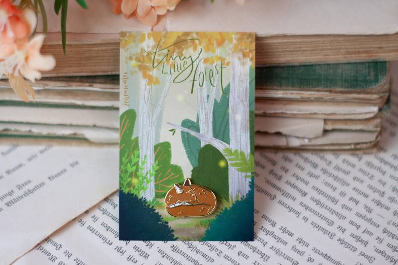 Emaille Pin - Minipin Fuchs Schlafend Tiny Little Forest Kollektion von zeilenzumtee