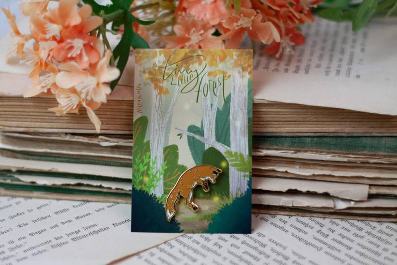 Emaille Pin - Minipin Fuchs Springend Tiny Little Forest Kollektion von zeilenzumtee