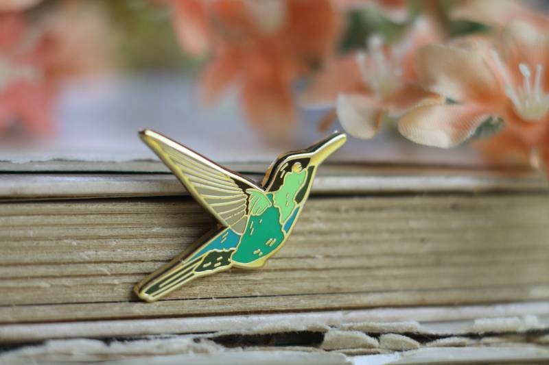 Emaille Pin - Minipin Kolibri Little Birdies Collection von zeilenzumtee