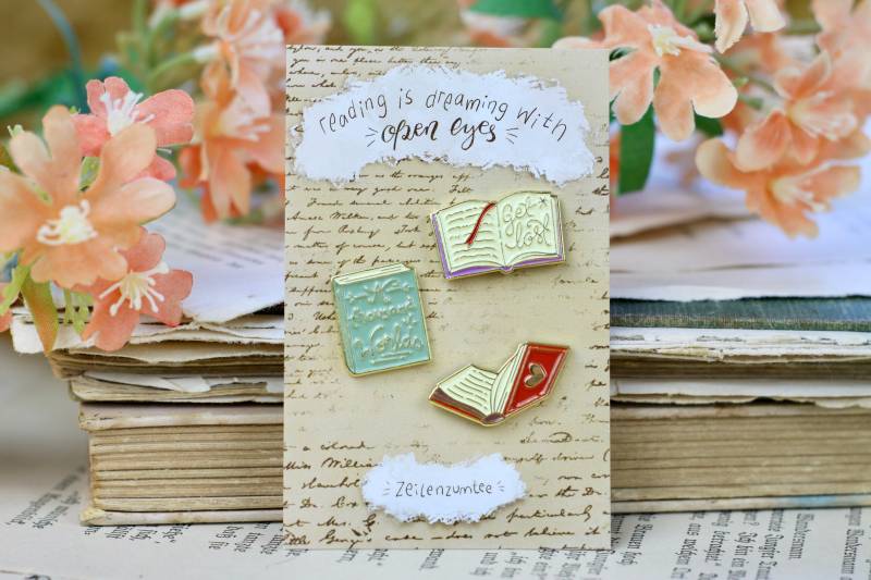 Emaille Pin - Minipin Set Bücher Reading Is Dreaming Gold von zeilenzumtee