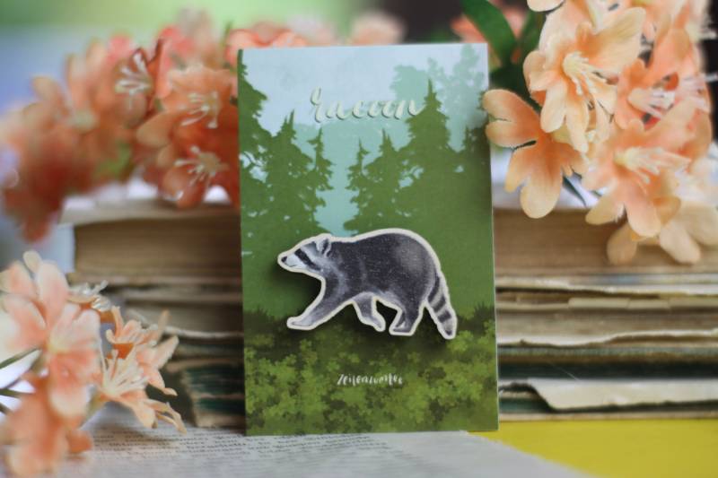 Holz Pin - Waschbär Waldtier Anstecknadel Brosche Eigene Illustration von zeilenzumtee