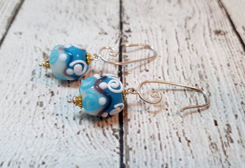 Blaue Und Weisse Handwerker Glas Perlen Ohrringe, Gold Vermeil, Glasperlen, Sterling Silber Ohrhaken, Geschenk Für Sie von zencreations04