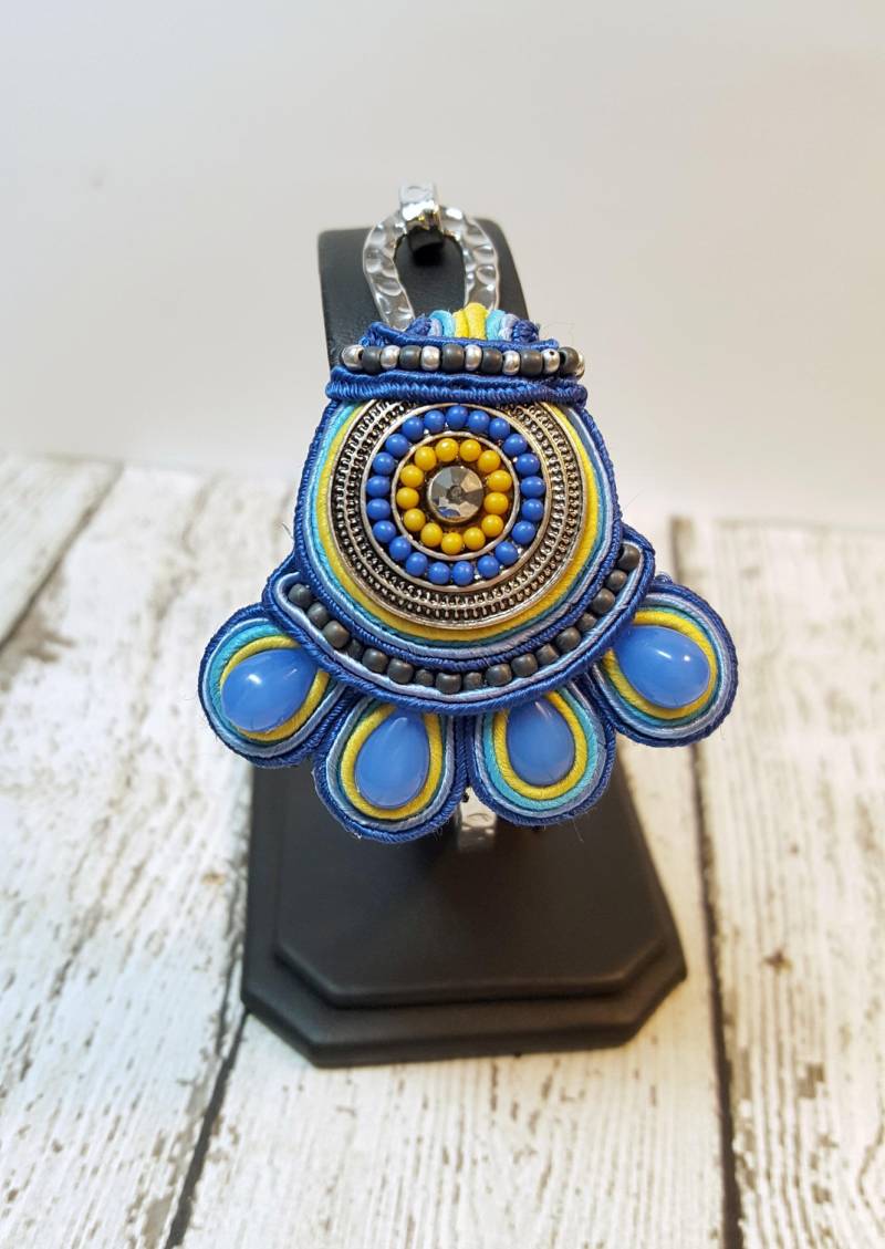 Sommer Picknick Soutache Armreif, Perlen Armband, Blaue Versilbert Gehämmert Träne Statement Schmuck von zencreations04