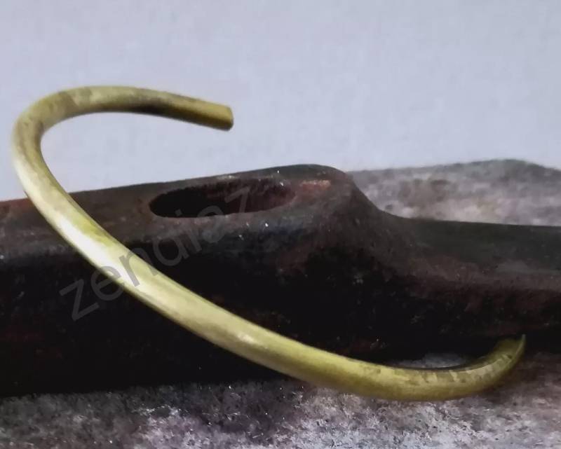 Handgeschmiedetes Rustikales Messing Bar Armband von zendiaz