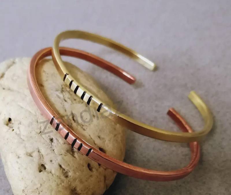 Verstellbares Armband Aus Mehreren Metallen von zendiaz