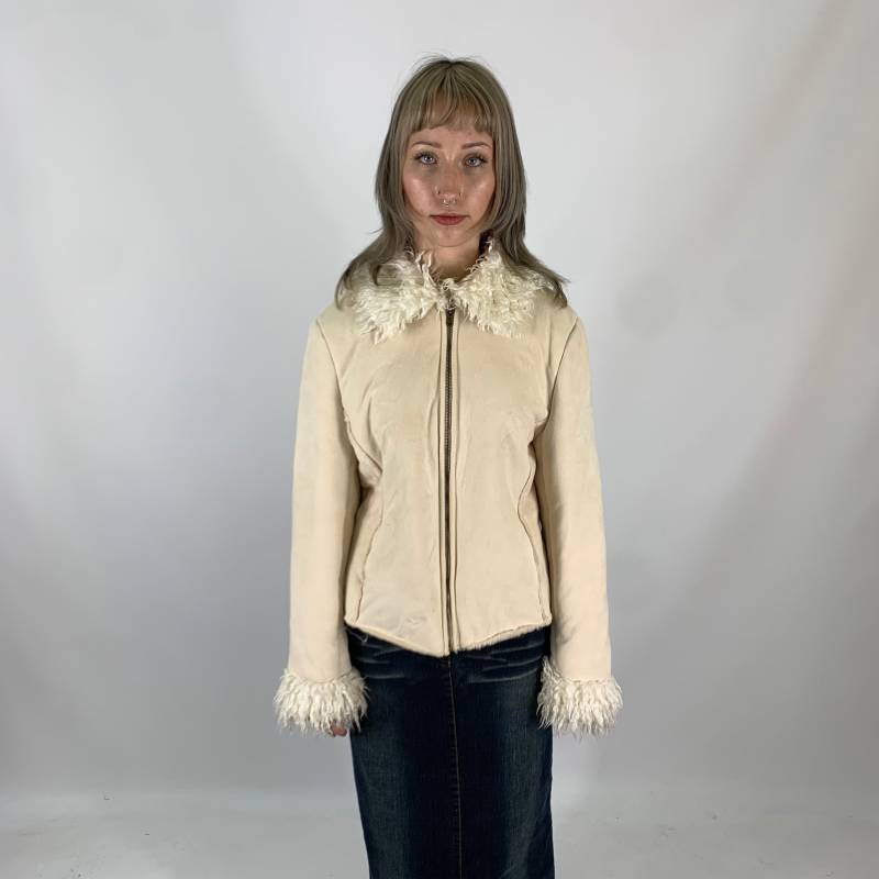 Cremefarbene Kunstfell-Y2K-Winter-Preloved-Jacke von zephyry2k