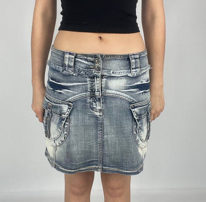 Einzigartiger Y2K-Minirock Aus Gebleichtem Denim Mit Seitentaschen von zephyry2k