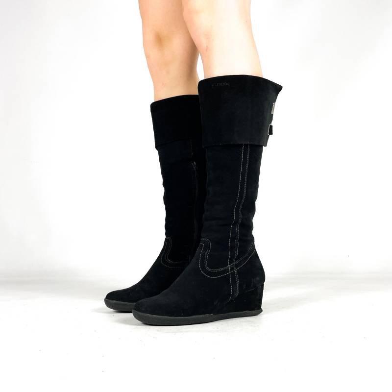 Geox Keilstiefel Aus Schwarzem Wildleder - Hohe Winterstiefel Mit Umklappbarem Schaft Und Ziernähten Größe Eu 36/Uk 3 Us 5 von zephyry2k