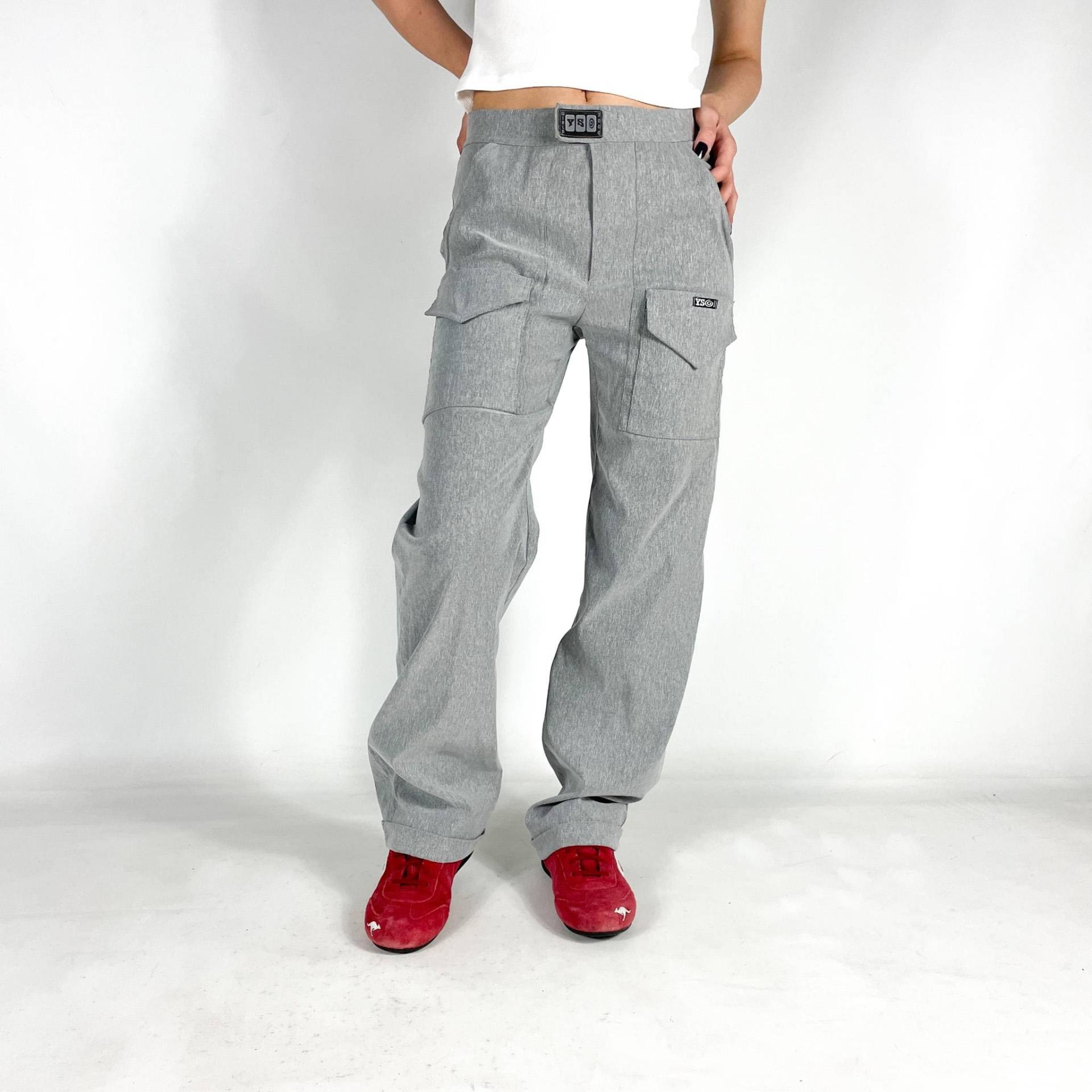Graue Cargohose Im Y2K-stil - Vintage-streetwear-Hose Mit Pattentaschen Retro-Logohose Größe Xs von zephyry2k