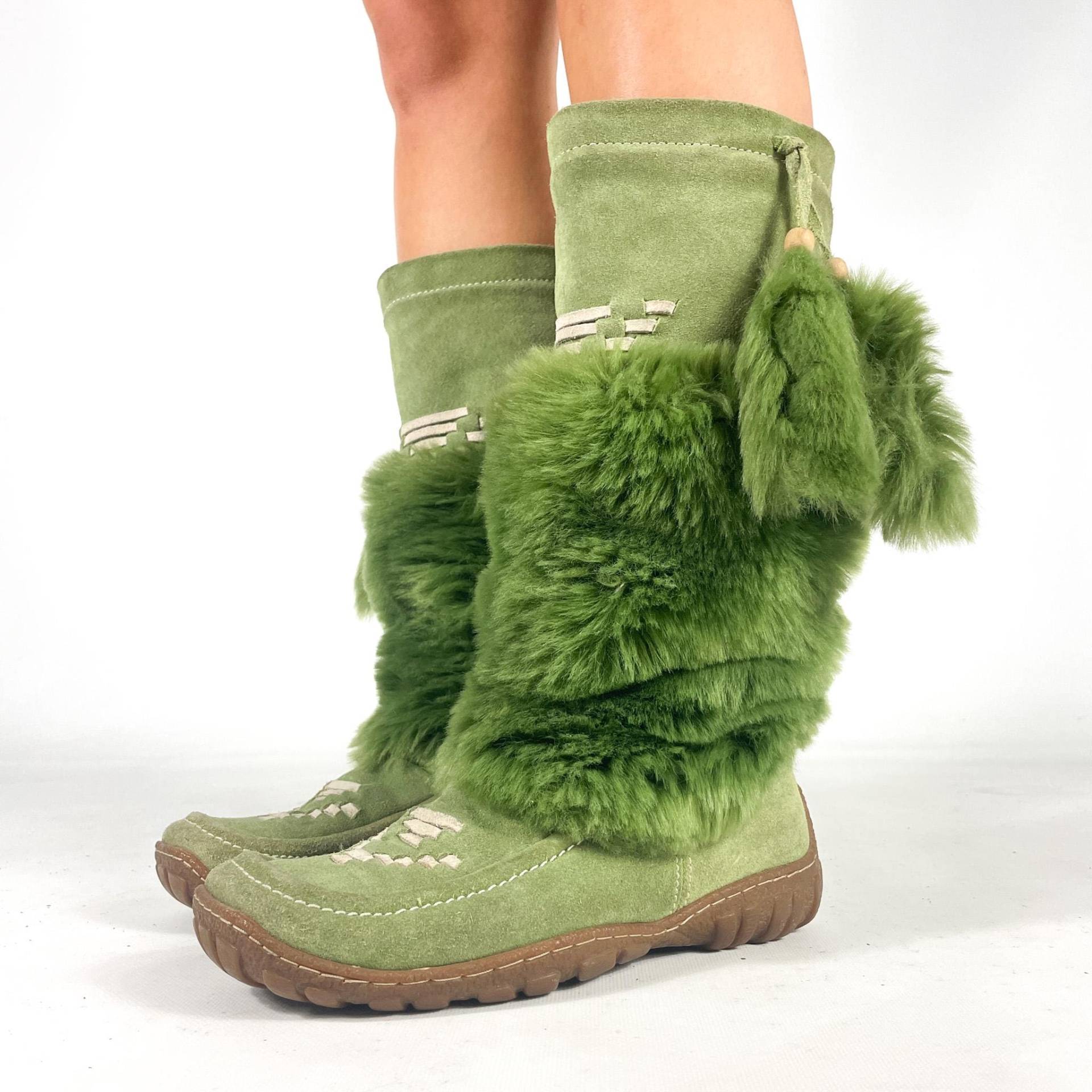Vintage Y2K Grüne Winterstiefel Kunstfell Wildleder Look Kuschelig Warm Festival Retro Boho Style 90Er Mode - Größe Eu 40/Uk 7 Us 9 von zephyry2k