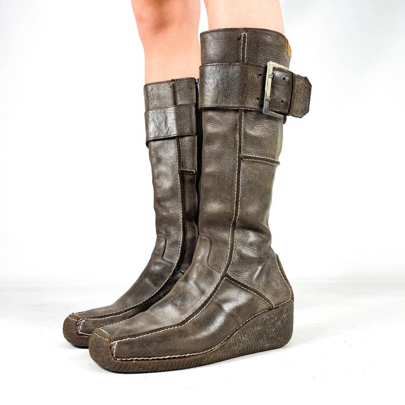 Vintage-stiefel Aus Braunem Leder - Echtleder-stiefel Bis Zur Wade Mit Schnalle Und Keilsohle Eu 39/Uk 6 Us 8 von zephyry2k