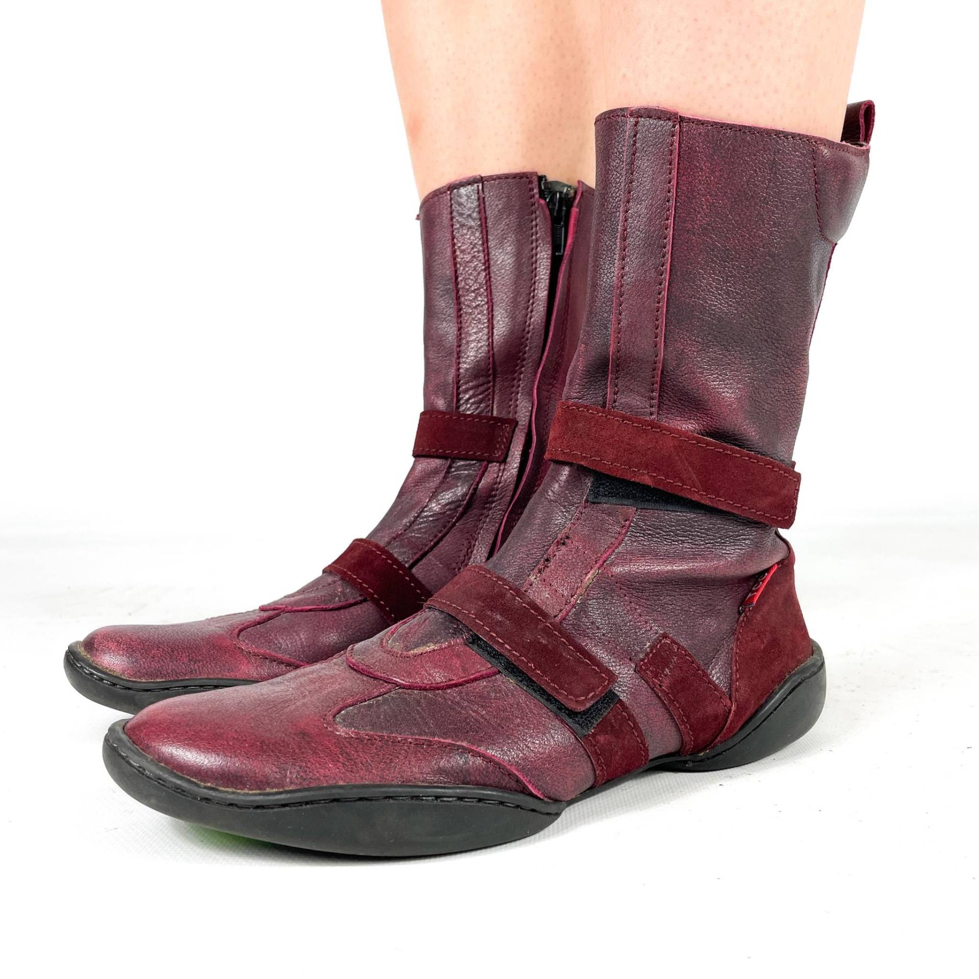 Vintage-stiefel Aus Burgunderrotem Leder - Echtleder-stiefel Bis Zur Wade Mit Riemendetail Eu 39/Uk 6 Us 8 von zephyry2k