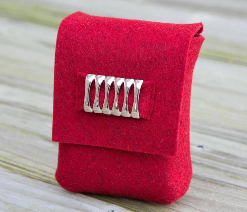 Zigbaxx Zigarettenetui Filz Cube Zigarettenhülle Für 20 Zigaretten/Big Box Xl, Merino Wollfilz Grau Schwarz Pink Beige Braun Rot Zigbaxx Zigarettenetui Filz Cube Zigarettenhülle Für 20 Zigaretten/Big Box Xl, Merino Wollfilz Grau Schwarz Pink Beige Braun Rot von zigbaxx