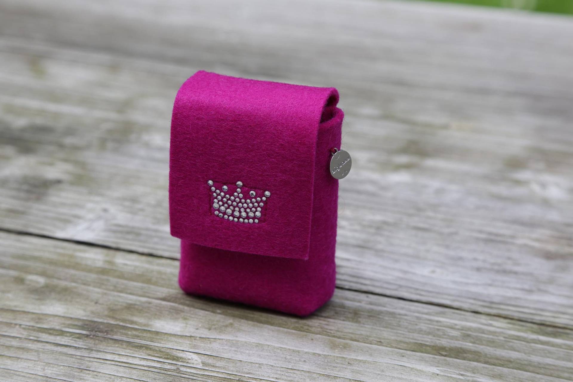 Zigbaxx Zigarettenetui Little Crown Zigarettenhülle Für 20 Zigaretten/Big Box Xl, Woll-Filz/Krone Strass - Grau Schwarz Pink Beige Braun Rot Zigbaxx Zigarettenetui Little Crown Zigarettenhülle Für 20 Zigaretten/Big Box Xl, Woll-Filz/Krone Strass - Grau Schwarz Pink Beige Braun Rot von zigbaxx