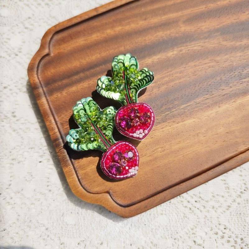 Mini Rote Radieschen-Brosche, Gemüseschmuck, Radieschen-Kristallnadel, Einzigartiges Geschenk Für Sie, Gesticktes Gemüse von zirtrone