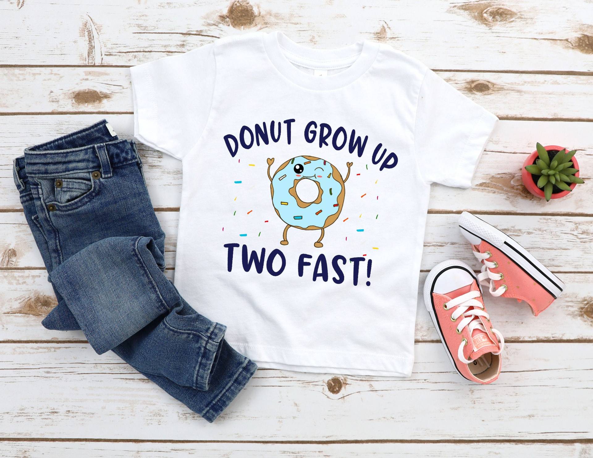 Donut Grow Up Two Fast T-Shirt - Lustiges 2nd Birthday Spruch Shirt Jungen Blau Motto Geburtstagsparty von zjthreads