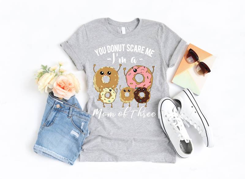 Mutter Von 3 Shirt - Sie Erschrecken Mich Nicht, Ich Bin Eine Drei T-Shirt Lustiges Muttertags-Shirt Süßes Lustiges Donut-Familien-T-Shirt T-stück von zjthreads