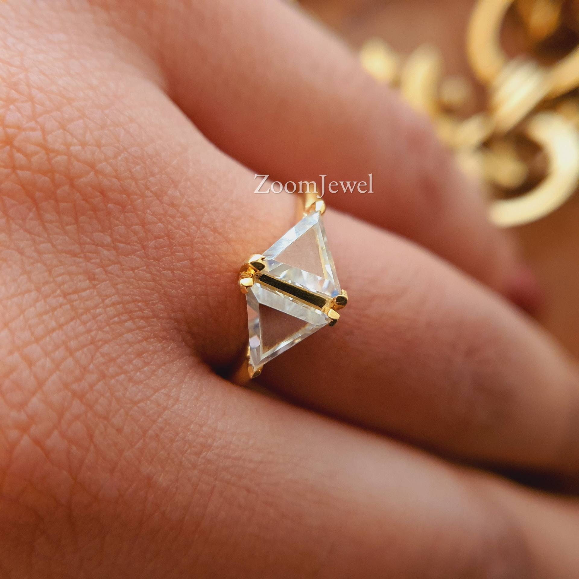 1.35Ctw Antiker Dreieck Schliff Farbloser Moissanite Ring Zwei Stein Verlobungsring Diamant Versprechen Für Sie Jahrestagsgeschenke von zoomjewel