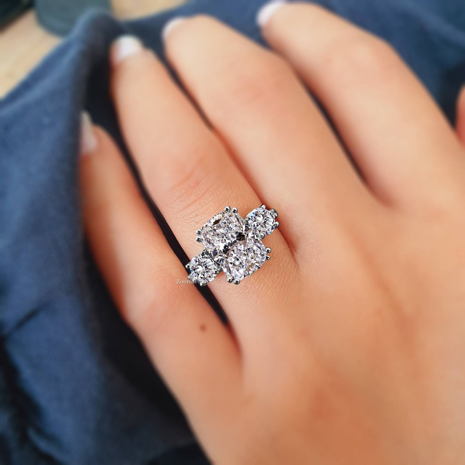 Einzigartiger 3.32Ctw Länglicher Cushion Cut Ring | Runder Brillantschliff Drei Stein Ehering Halbe Ewigkeit Diamant Band Jubiläumsgeschenke Für Sie von zoomjewel