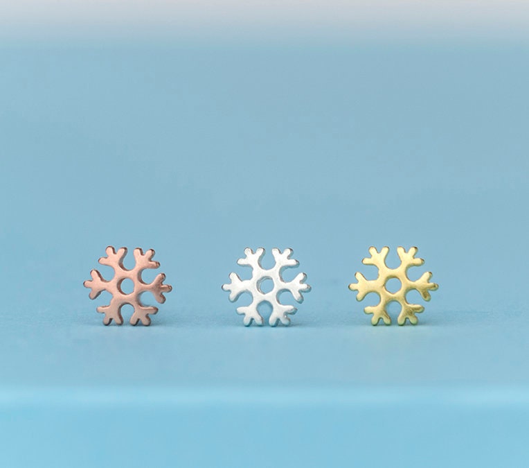 Winzige 14K Massivgold Schneeflocken Ohrstecker Zierliche Winter Ohrstecker/E19-Gd von zoozjewelry