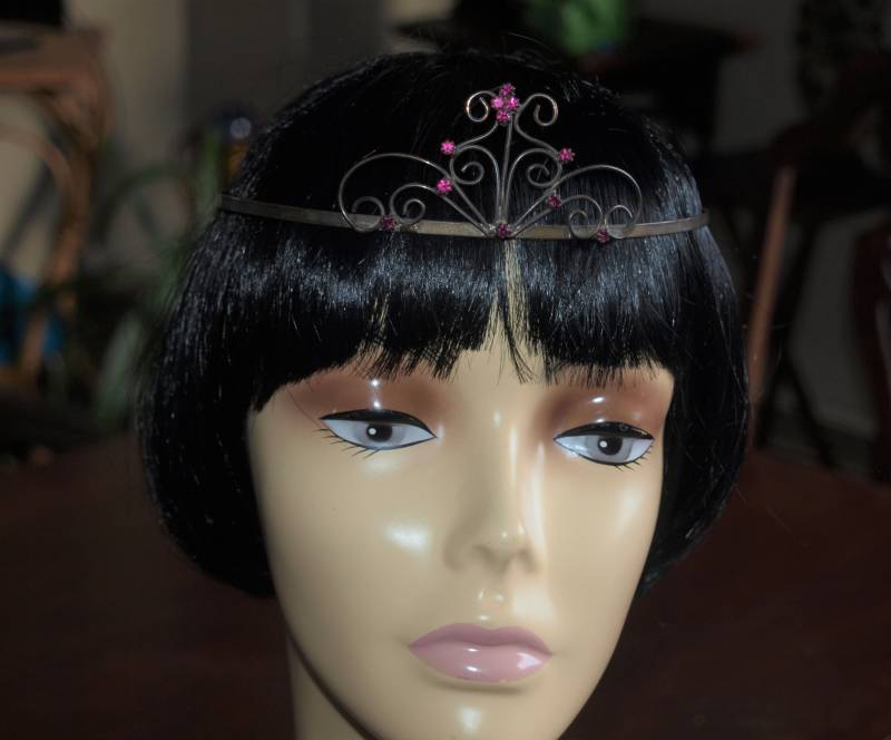Flapper Tiara in Magenta Pink Flapper Tiara in Magenta Pink von zouzoubijou