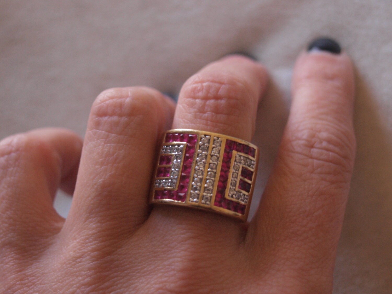 Große Diamant Und Rubin-Deco-stil-Ring Große Diamant Und Rubin-Deco-stil-Ring von zouzoubijou