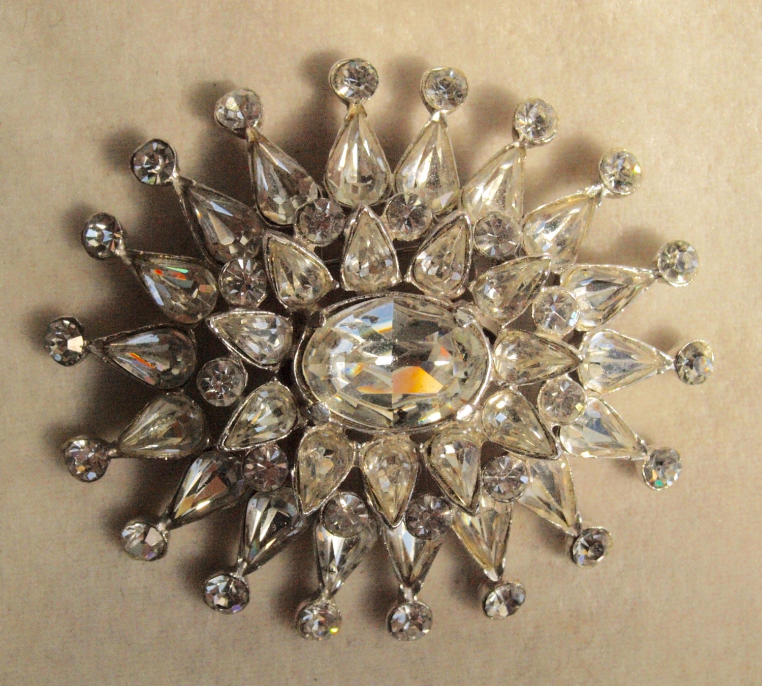 Große Ovale Weiße Strass Pin Große Ovale Weiße Strass Pin von zouzoubijou