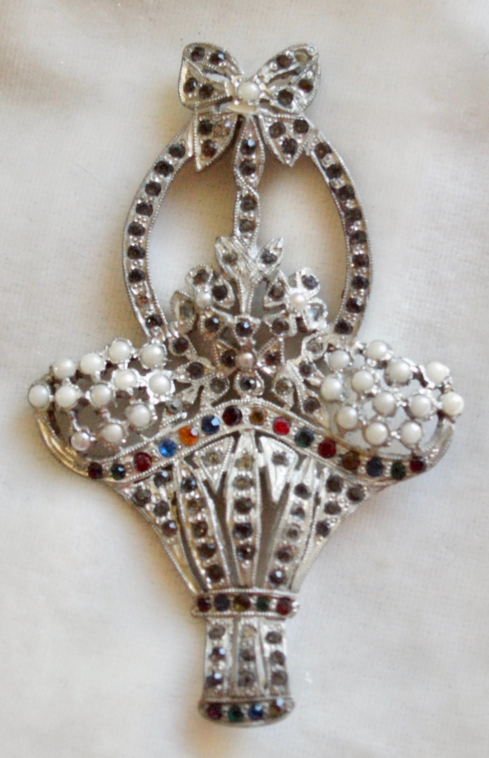 Riesige 1930 Erbkorb Pin, Sehr Niedlich Riesige 1930 Erbkorb Pin, Sehr Niedlich von zouzoubijou