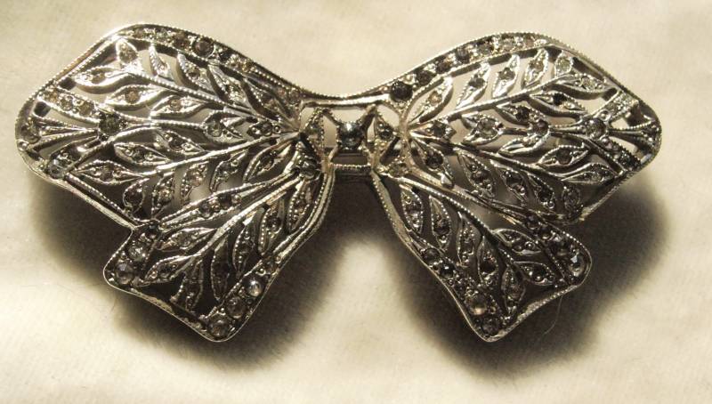 Schöne Sterling Paste Schleife Brosche, Perfekt Für Eine Braut von zouzoubijou