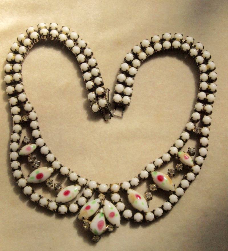 Weißer Strass Lätzchen Halskette von zouzoubijou