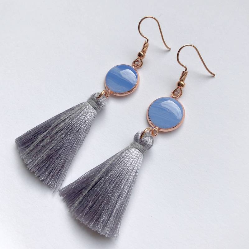 Graue Quasten Ohrringe Graue Quasten Ohrringe von zsashh