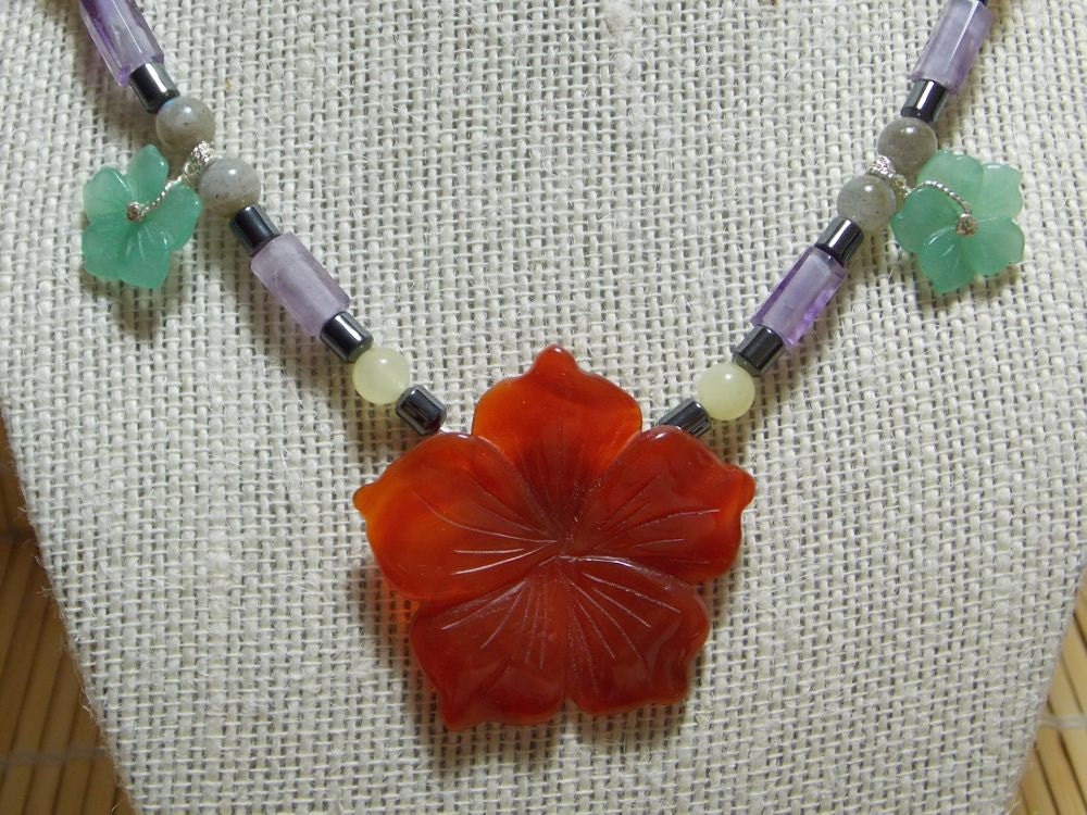 Achat Blume Anhänger Halskette Achat Blume Anhänger Halskette von ztwistdesigns